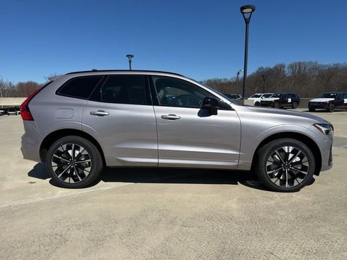 New 2026 Volvo XC60 T8 Plus w/ Protection Package Premier AWD/4WD image 9