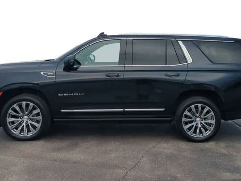 Used 2021 GMC Yukon Denali w/ Denali Premium Package image 6