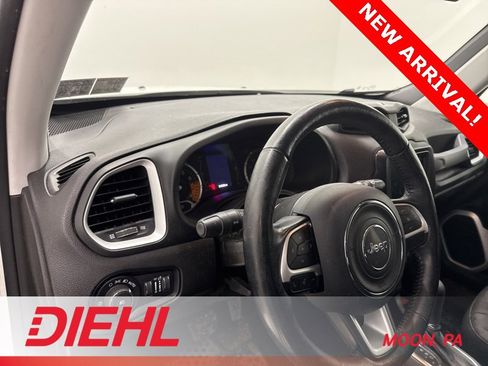 Used 2018 Jeep Renegade Latitude w/ Cold Weather Group image 18