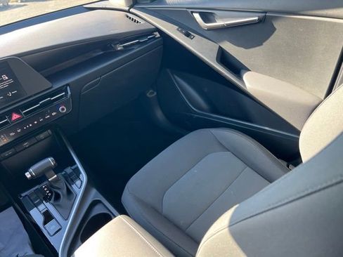 Certified 2024 Kia Niro LX image 11