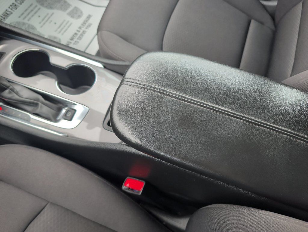 Used 2023 Chevrolet Malibu LT FWD image 17