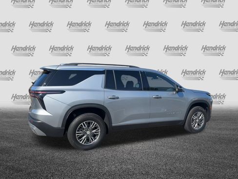 Used 2025 Chevrolet Traverse LT AWD/4WD image 9