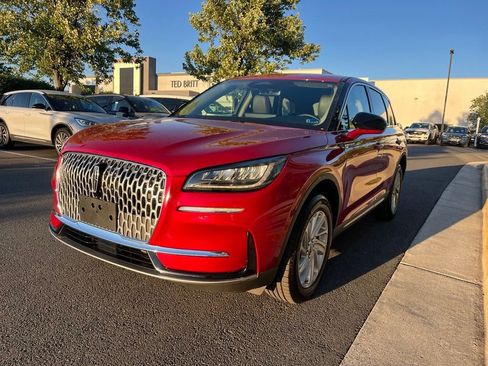 Certified 2025 Lincoln Corsair AWD image 3