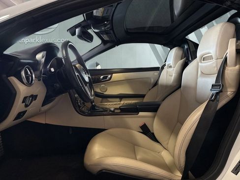 Used 2015 Mercedes-Benz SLK 250 image 9