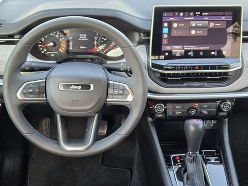 Certified 2022 Jeep Compass Latitude image 28