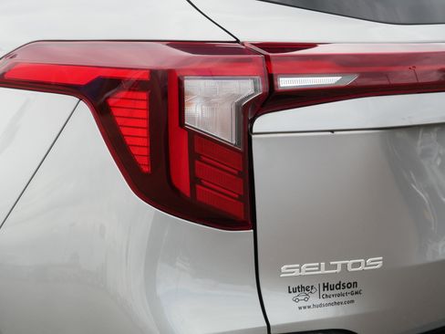 Used 2024 Kia Seltos EX AWD/4WD image 17