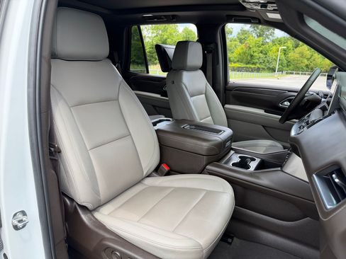 Used 2023 Chevrolet Tahoe Z71 w/ Luxury Package AWD/4WD image 21