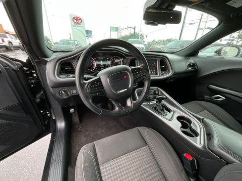 Used 2018 Dodge Challenger SXT RWD image 8