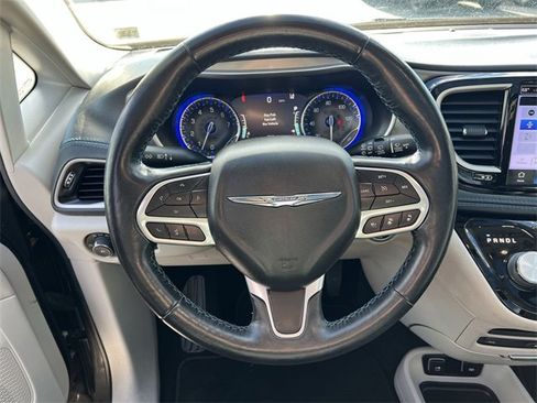 Used 2021 Chrysler Pacifica Touring-L w/ Uconnect Theater Family Group image 20