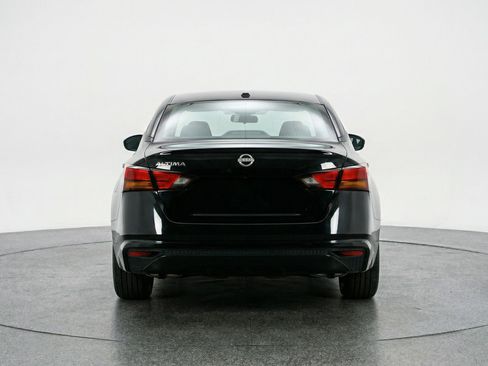 Used 2025 Nissan Altima 2.5 SV FWD image 7