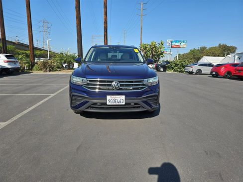 Certified 2023 Volkswagen Tiguan SE w/ Panoramic Sunroof Package image 2