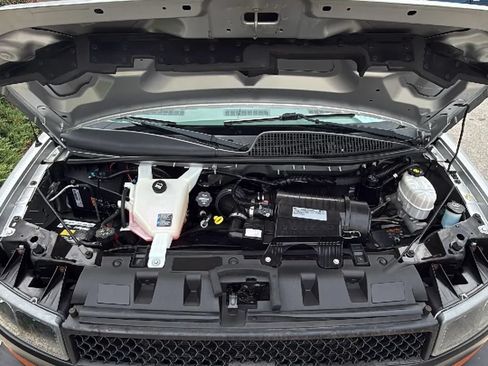 Used 2018 Chevrolet Express 2500 w/ Driver Convenience Package RWD image 35