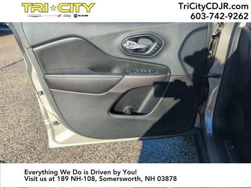 Used 2019 Jeep Cherokee Limited w/ Trailer Tow Group image 16