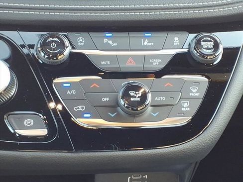 New 2026 Chrysler Pacifica Select image 9