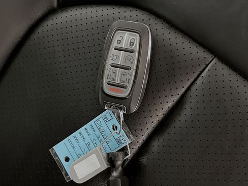 Used 2024 Chrysler Pacifica Touring-L FWD image 36