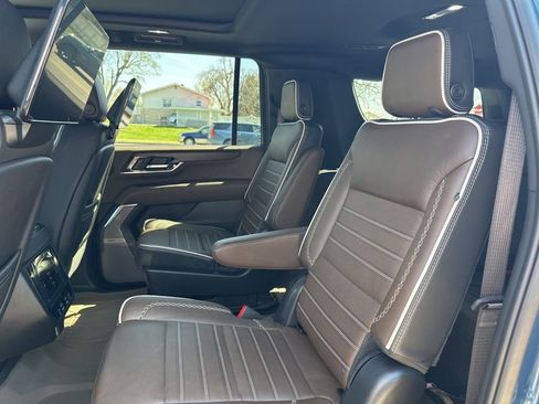 Used 2025 GMC Yukon XL Denali Ultimate w/ LPO, Floor Liner Package image 15