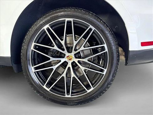 Certified 2026 Porsche Macan AWD/4WD image 25