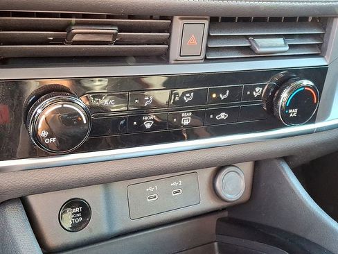 Used 2024 Nissan Rogue S image 15