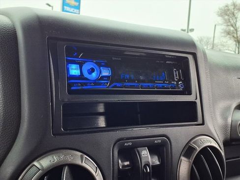 Used 2016 Jeep Wrangler Unlimited Sport w/ Power Convenience Group image 8