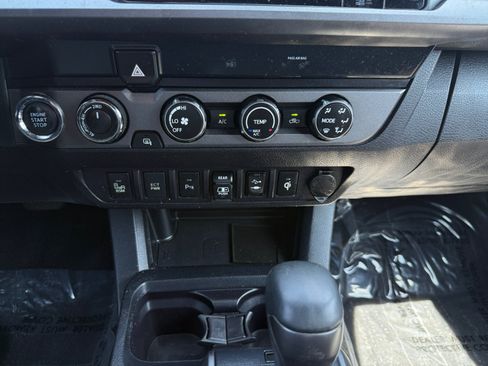 Used 2019 Toyota Tacoma TRD Off-Road w/ Technology Package AWD/4WD image 13