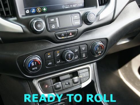 Used 2023 GMC Terrain SLT image 21