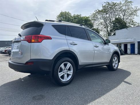 Used 2014 Toyota RAV4 XLE AWD/4WD image 4