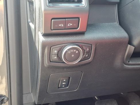 Used 2017 Ford F150 Lariat w/ Equipment Group 502A Luxury AWD/4WD image 20