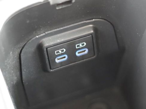 Used 2022 Toyota RAV4 LE FWD image 30