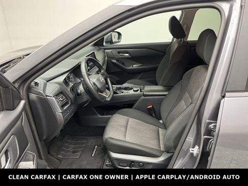 Used 2025 Nissan Rogue SV image 3