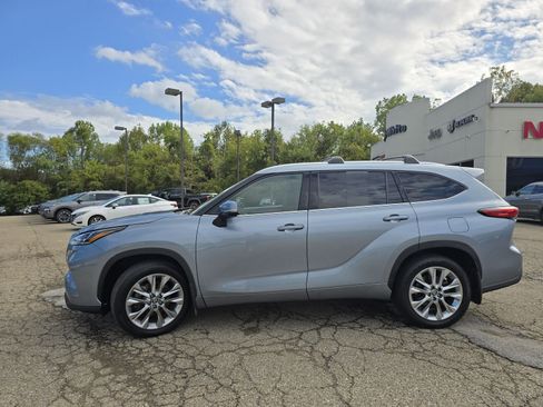 Used 2023 Toyota Highlander L image 12