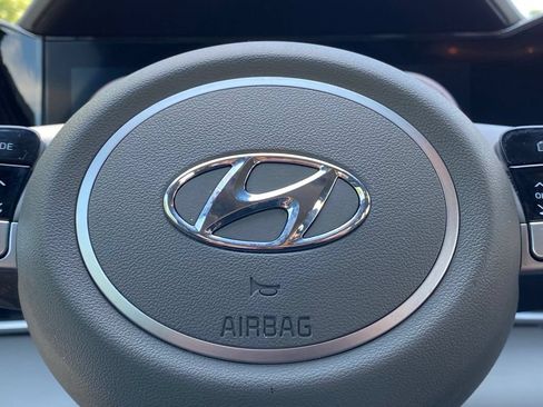 Used 2023 Hyundai Elantra SEL w/ Convenience Package FWD image 19
