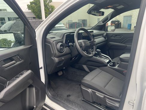 Used 2023 Chevrolet Colorado Trail Boss w/ LPO, Dark Essentials Package AWD/4WD image 9