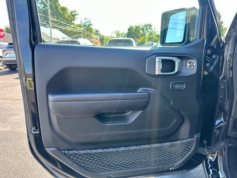 Used 2024 Jeep Wrangler Unlimited AWD/4WD image 14