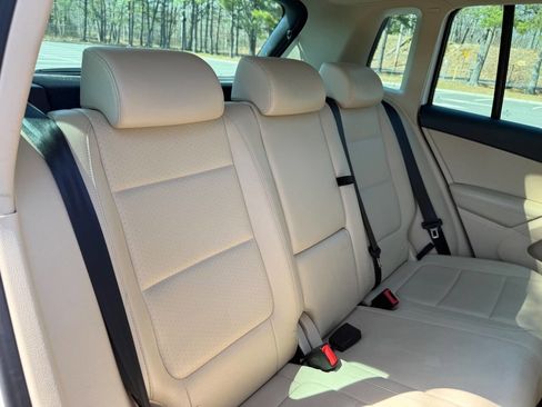 Used 2011 Volkswagen Tiguan S image 17