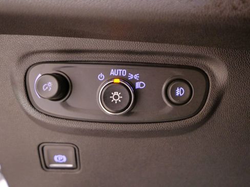 Used 2024 GMC Terrain SLT image 39