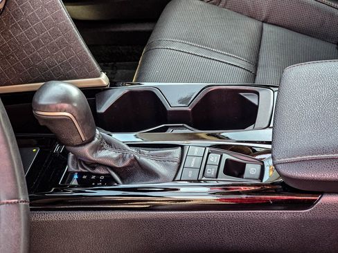 Used 2025 Toyota Camry XLE image 17