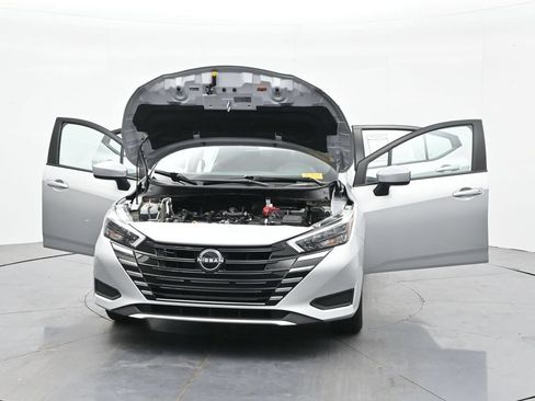 Used 2025 Nissan Versa SV FWD image 39
