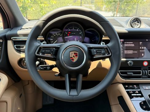 Used 2025 Porsche Macan image 15