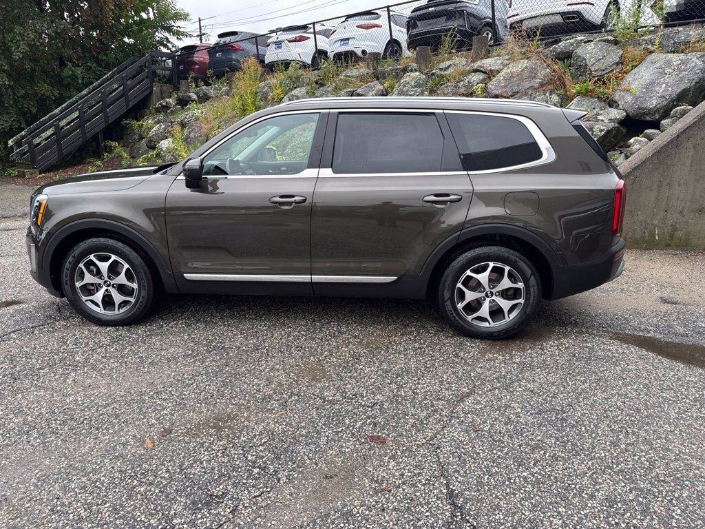 Used 2020 Kia Telluride EX AWD/4WD image 3