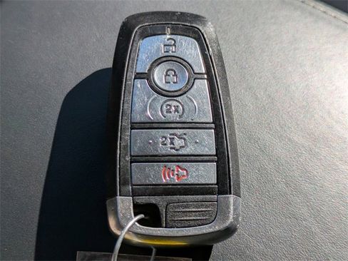 Used 2018 Ford Explorer Platinum image 30