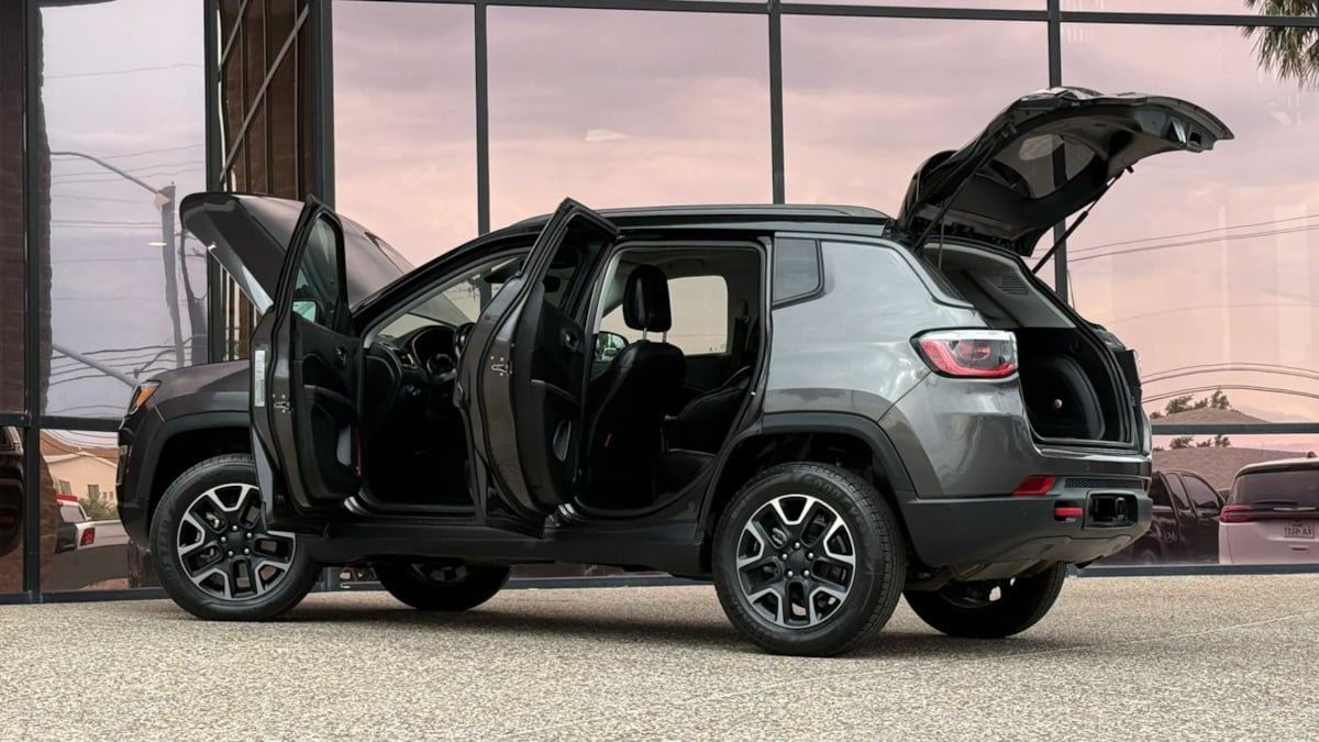 Used 2019 Jeep Compass Trailhawk w/ Leather Interior Group AWD/4WD image 29