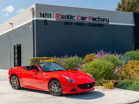 Used 2017 Ferrari California T RWD image 1