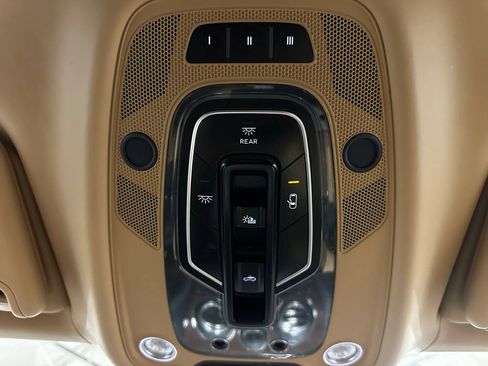 Used 2017 Bentley Bentayga AWD/4WD image 43