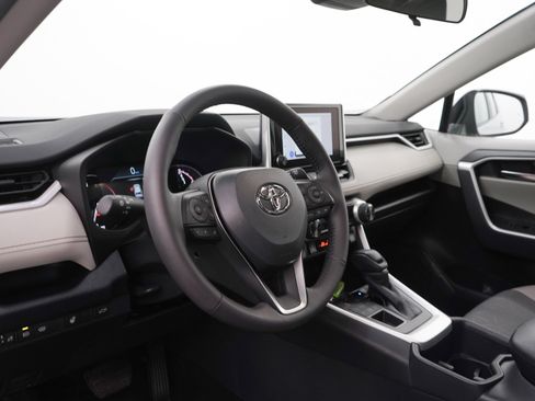 Used 2025 Toyota RAV4 XLE w/ Convenience Package AWD/4WD image 18