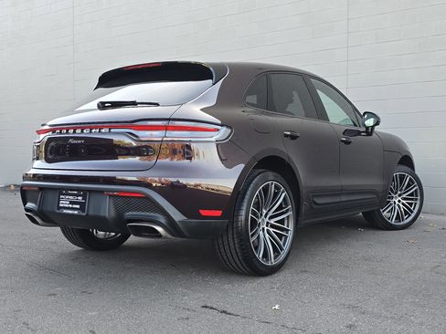 Certified 2025 Porsche Macan image 9
