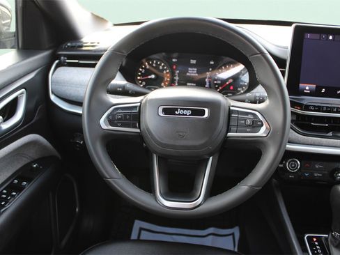 Used 2024 Jeep Compass Latitude image 16