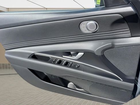 New 2026 Hyundai Elantra Limited FWD image 24
