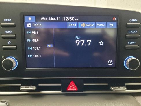 Used 2023 Hyundai Elantra SEL image 25