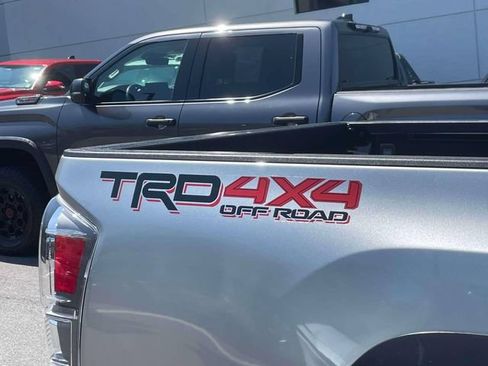 Used 2022 Toyota Tacoma TRD Off-Road w/ Technology Package AWD/4WD image 11