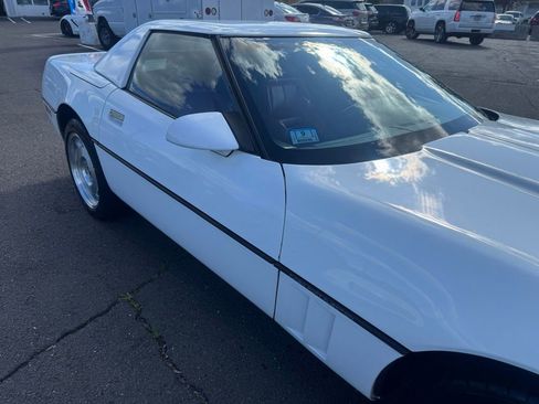 Used 1990 Chevrolet Corvette Convertible RWD image 10
